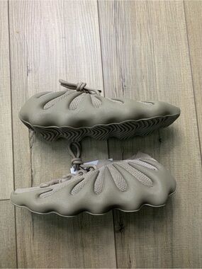 *New* Adidas yeezy 450 
STOFLA/STOFLA/STOFLA